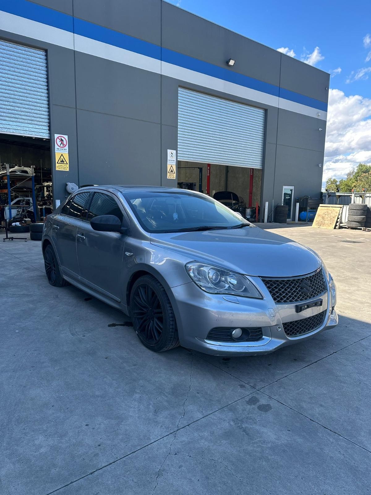 SUZUKI KIZASHI FR 12/2009-01/2017 RIGHT SIDE SKIRT
