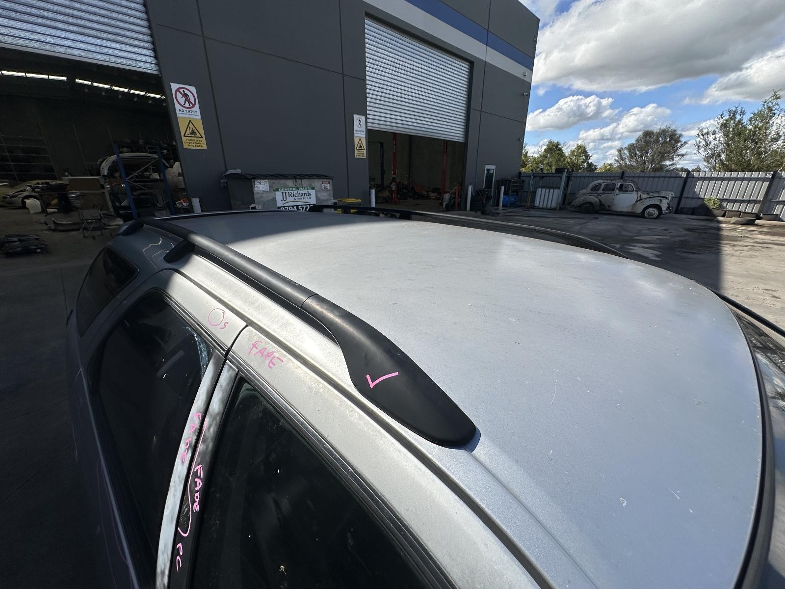 TOYOTA CAMRY SK20 08/1997-08/2002 RIGHT ROOF RACK/BARS