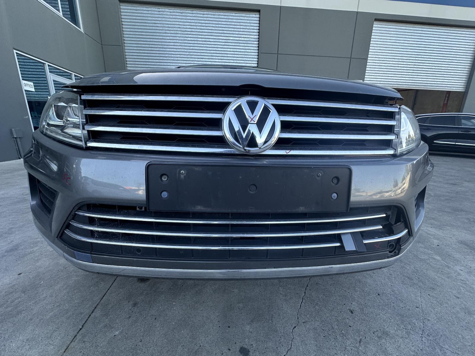 VOLKSWAGEN TOUAREG 7P 12/2010-04/2018 RADIATOR GRILLE