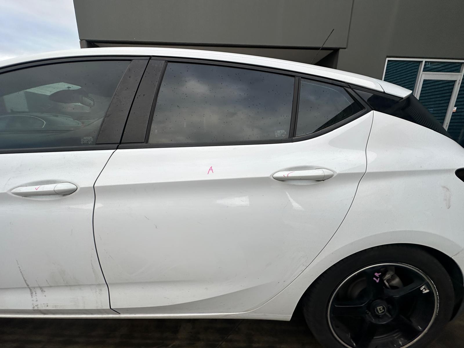HOLDEN ASTRA BK 09/2016-2020 LEFT REAR DOOR WINDOW 5DR HATCH