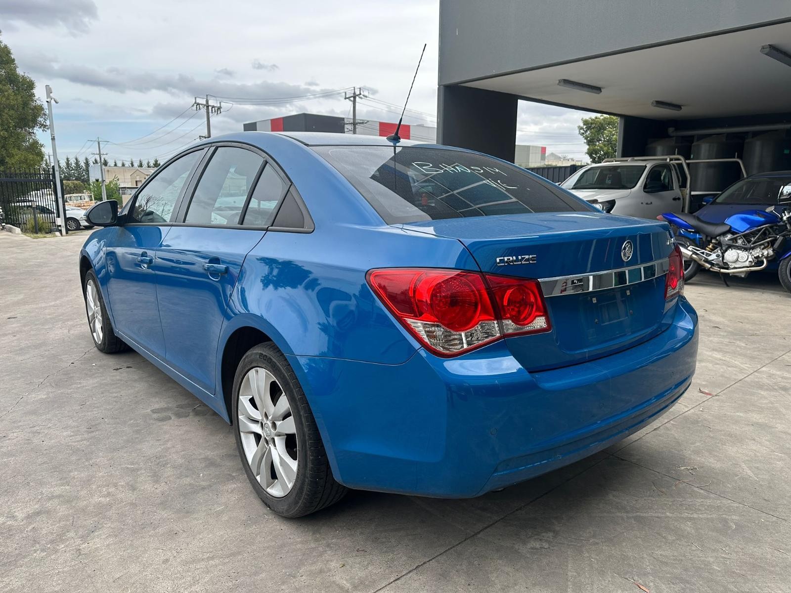 HOLDEN CRUZE JG-JH 03/2009-01/2017 RIGHT REAR DOOR WINDOW SEDAN - Image 3