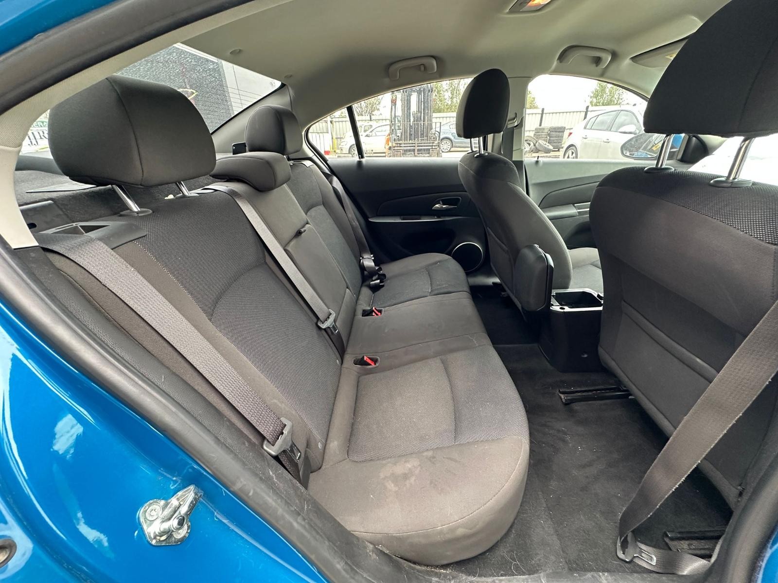 HOLDEN CRUZE JG-JH 03/2009-01/2017 RIGHT REAR DOOR WINDOW SEDAN - Image 9