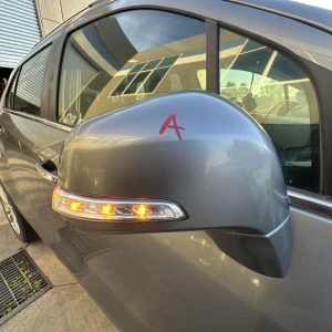 HOLDEN TRAX TJ SERIES 10/2016-12/2020 RIGHT DOOR MIRROR WITH INDICATOR TYPE