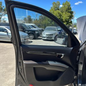 HYUNDAI SANTA FE CM 11/2005-06/2012 LEFT FRONT INNER DOOR HANDLE SILVER