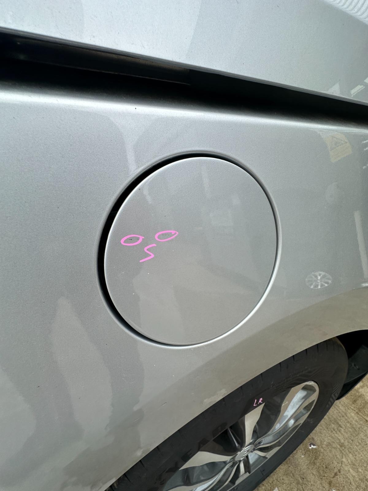 KIA CARNIVAL/GRAND CARNIVAL YP 12/2014-03/2018 FUEL DOOR