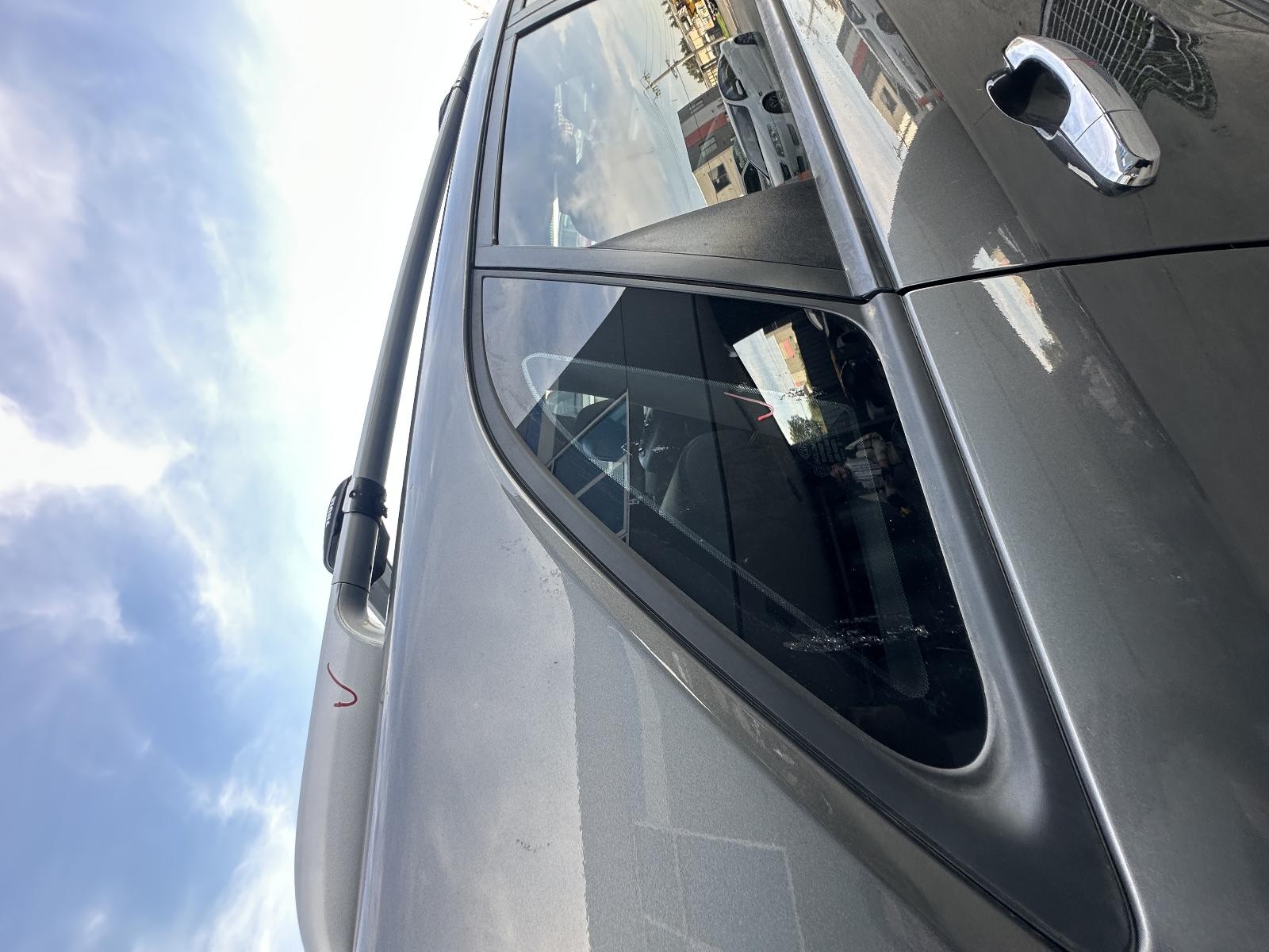 KIA SORENTO XM 10/2009-12/2014 RIGHT REAR SIDE GLASS