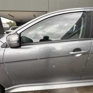 MITSUBISHI LANCER CF 11/2015-12/2017 LEFT FRONT OUTER DOOR HANDLE GREY