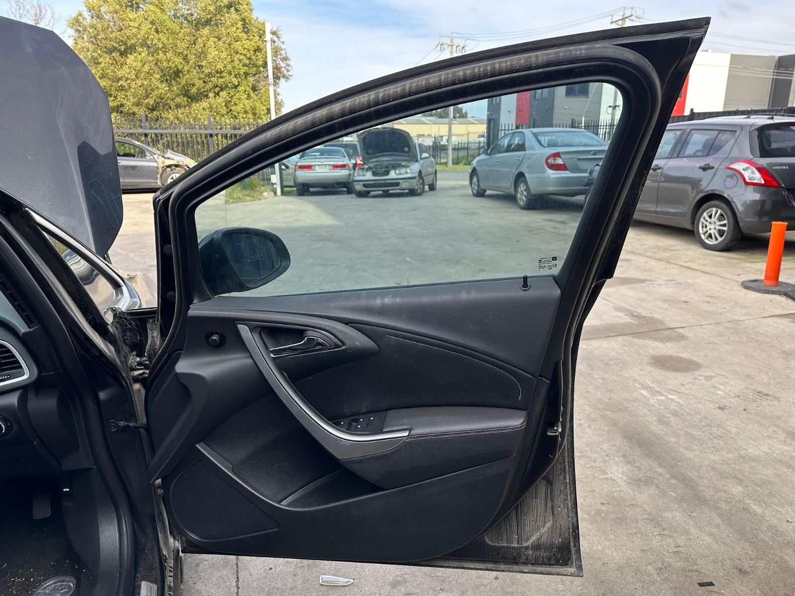 OPEL ASTRA AS 09/2012-08/2013 RIGHT FRONT DOOR TRIM SELECT 5DR HATCHBACK