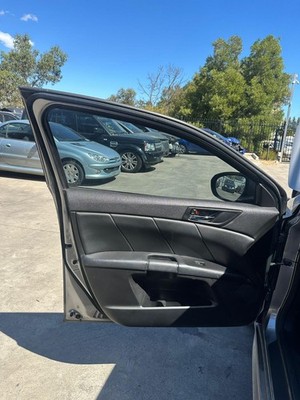 SUZUKI KIZASHI FR 12/2009-01/2017 LEFT FRONT DOOR TRIM LEATHER
