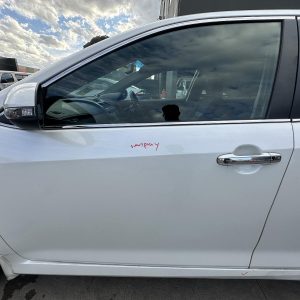 TOYOTA CAMRY ASV50/AVV50 11/2011-10/2017 LEFT FRONT DOOR WINDOW POWER