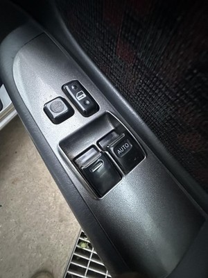 TOYOTA COROLLA AE112 10/1998-11/2001 RIGHT FRONT MASTER SWITCH 8482012440