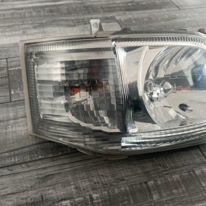 TOYOTA HIACE RIGHT HEADLAMP TRH/KDH, LWB/SWB, MANUAL ADJ, SHIELDED BULB TYPE, LE