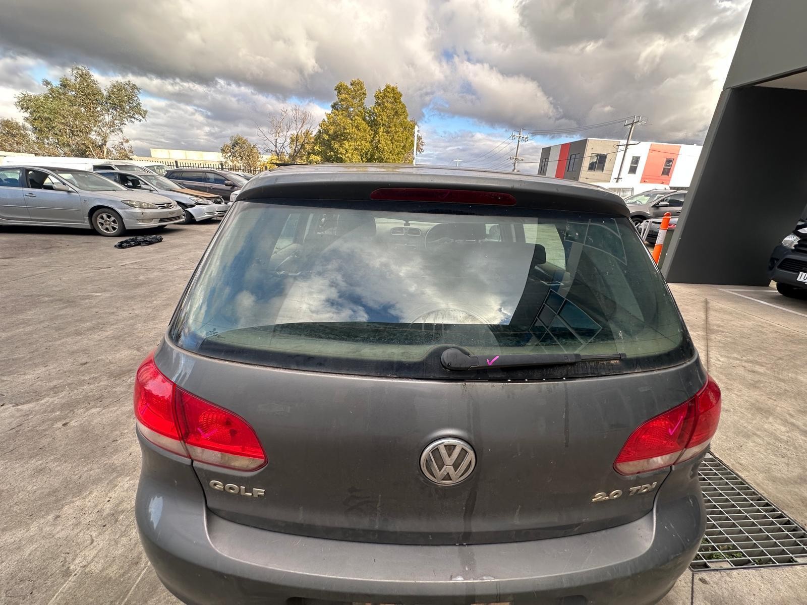 VOLKSWAGEN GOLF GEN 6 10/2008-03/2013 TAILGATE HINGES PAIR HATCH