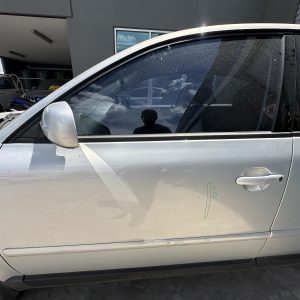 VOLKSWAGEN PASSAT 3B/GP 03/1997-11/2005 LEFT FRONT DOOR WINDOW