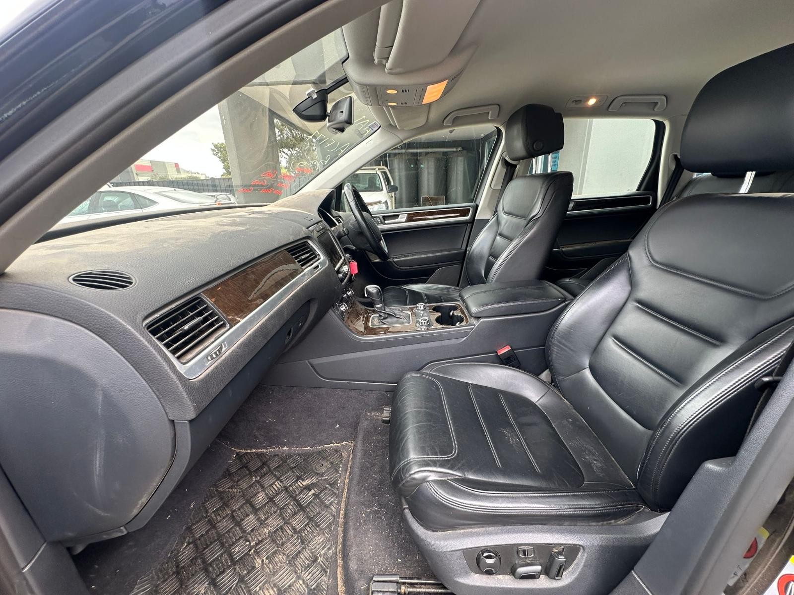 VOLKSWAGEN TOUAREG 7P 12/2010-04/2018 FUEL DOOR DIESEL - Image 9