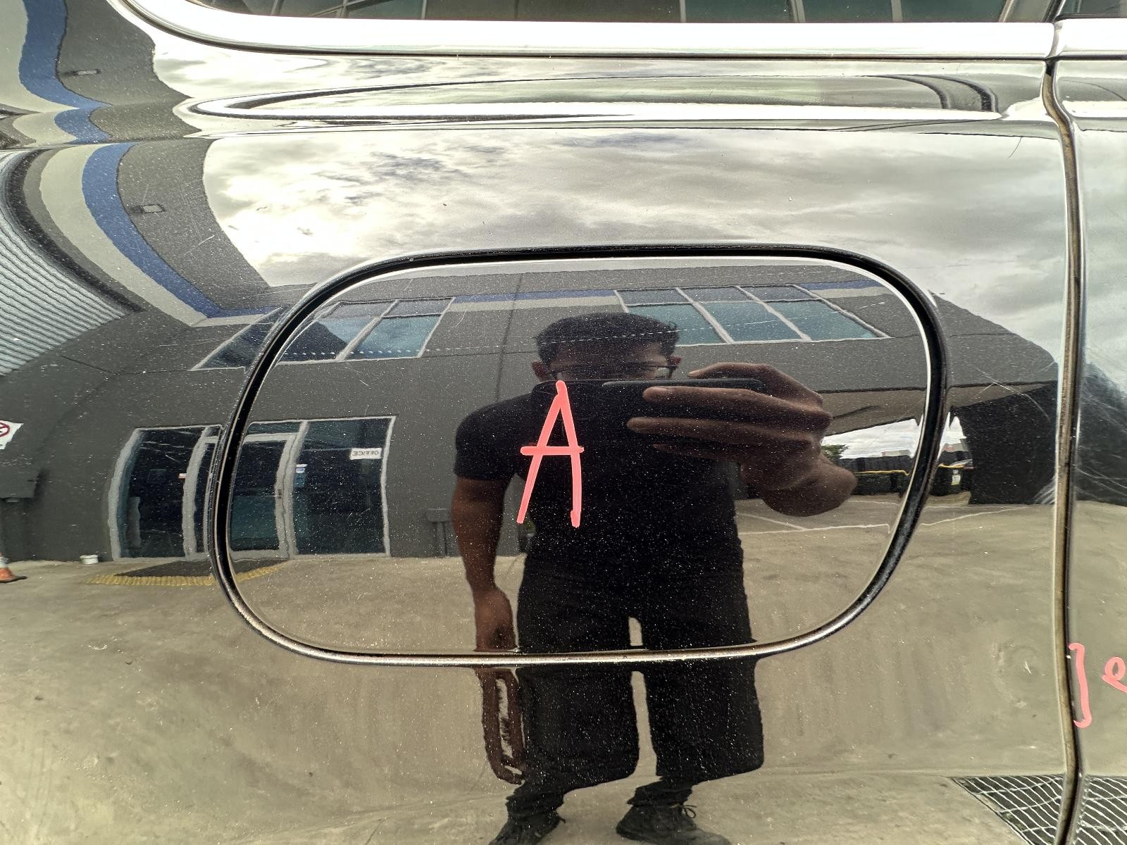 VOLKSWAGEN TOUAREG 7P 12/2010-04/2018 FUEL DOOR DIESEL