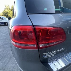 VOLKSWAGEN TOUAREG 7P 12/2010-04/2018 LEFT SIDE REAR GARNISH TAILGATE LAMP