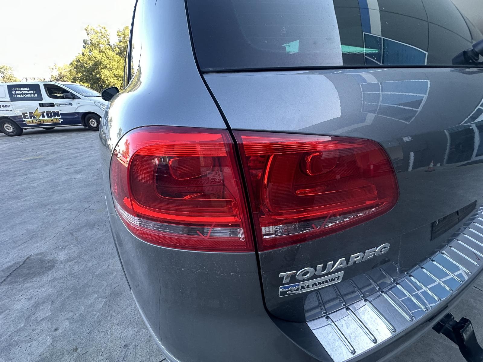 VOLKSWAGEN TOUAREG 7P 12/2010-04/2018 LEFT SIDE REAR GARNISH TAILGATE LAMP