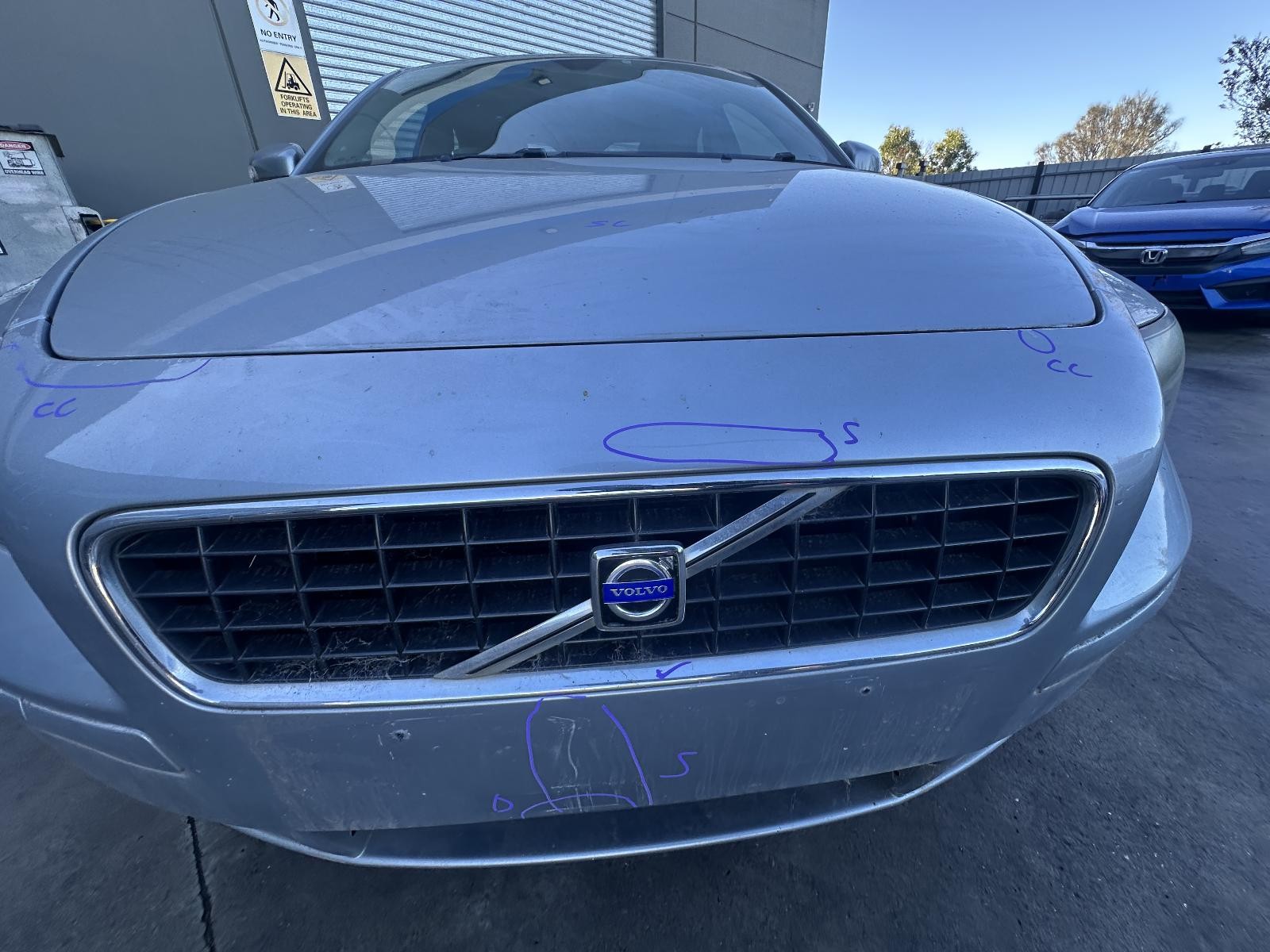 VOLVO S40 03/2004-08/2007 RADIATOR GRILLE