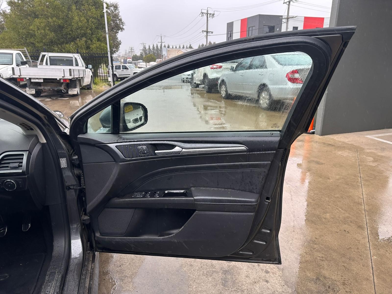 FORD MONDEO MD 09/2014-06/2020 RIGHT FRONT DOOR TRIM TREND/TITANIUM