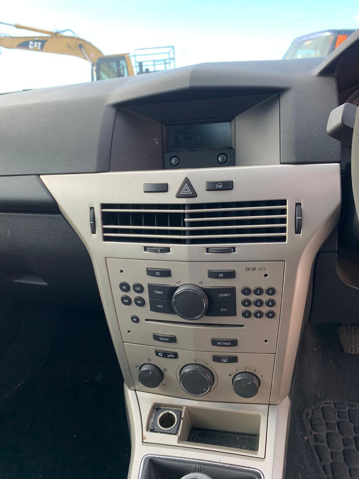 HOLDEN ASTRA 10/2004-08/2009 HATCHBACK COURTESY LIGHT FRONT, AH - Image 11