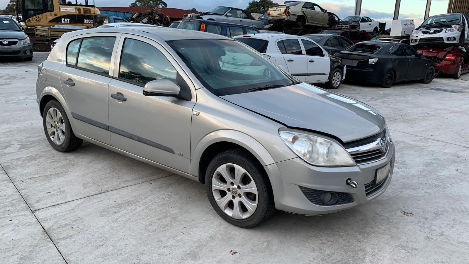 HOLDEN ASTRA 10/2004-08/2009 HATCHBACK COURTESY LIGHT FRONT, AH - Image 5