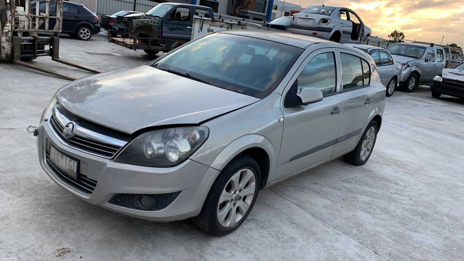 HOLDEN ASTRA 10/2004-08/2009 HATCHBACK COURTESY LIGHT FRONT, AH