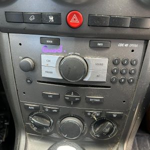 HOLDEN CAPTIVA CG 09/2006-03/2013 DASH RADIO CONTROL/HEAD UNIT 6 DISC CD STACKER