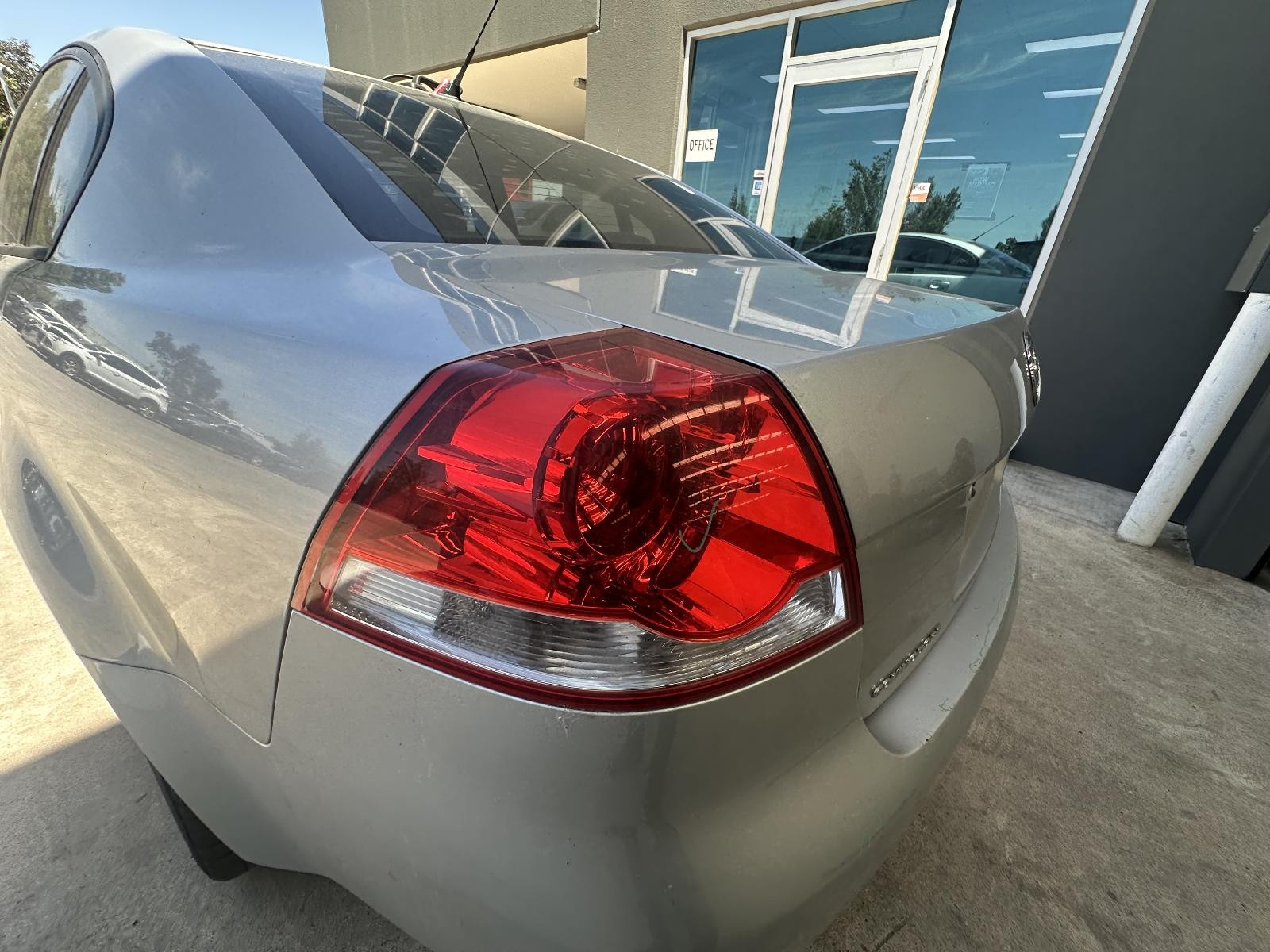 HOLDEN COMMODORE VE 07/2006-05/2013 LEFT TAILLIGHT SEDAN P/N 92155447