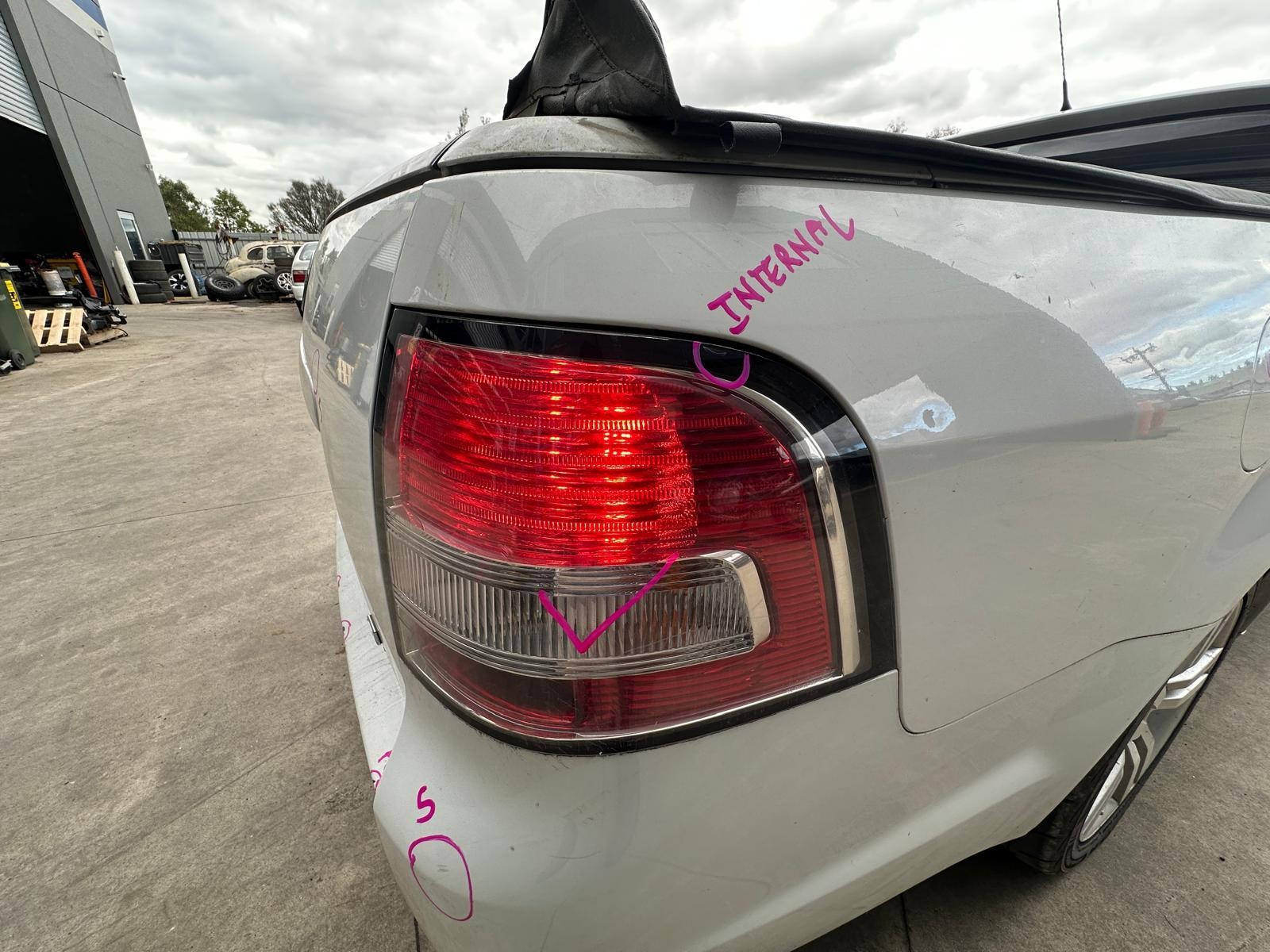HOLDEN COMMODORE VE 08/2006-05/2013 LEFT TAILLIGHT UTE P/N 92245915 92185363