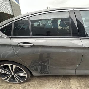 HOLDEN COMMODORE ZB 10/2017-12/2020 RIGHT REAR DOOR WINDOW