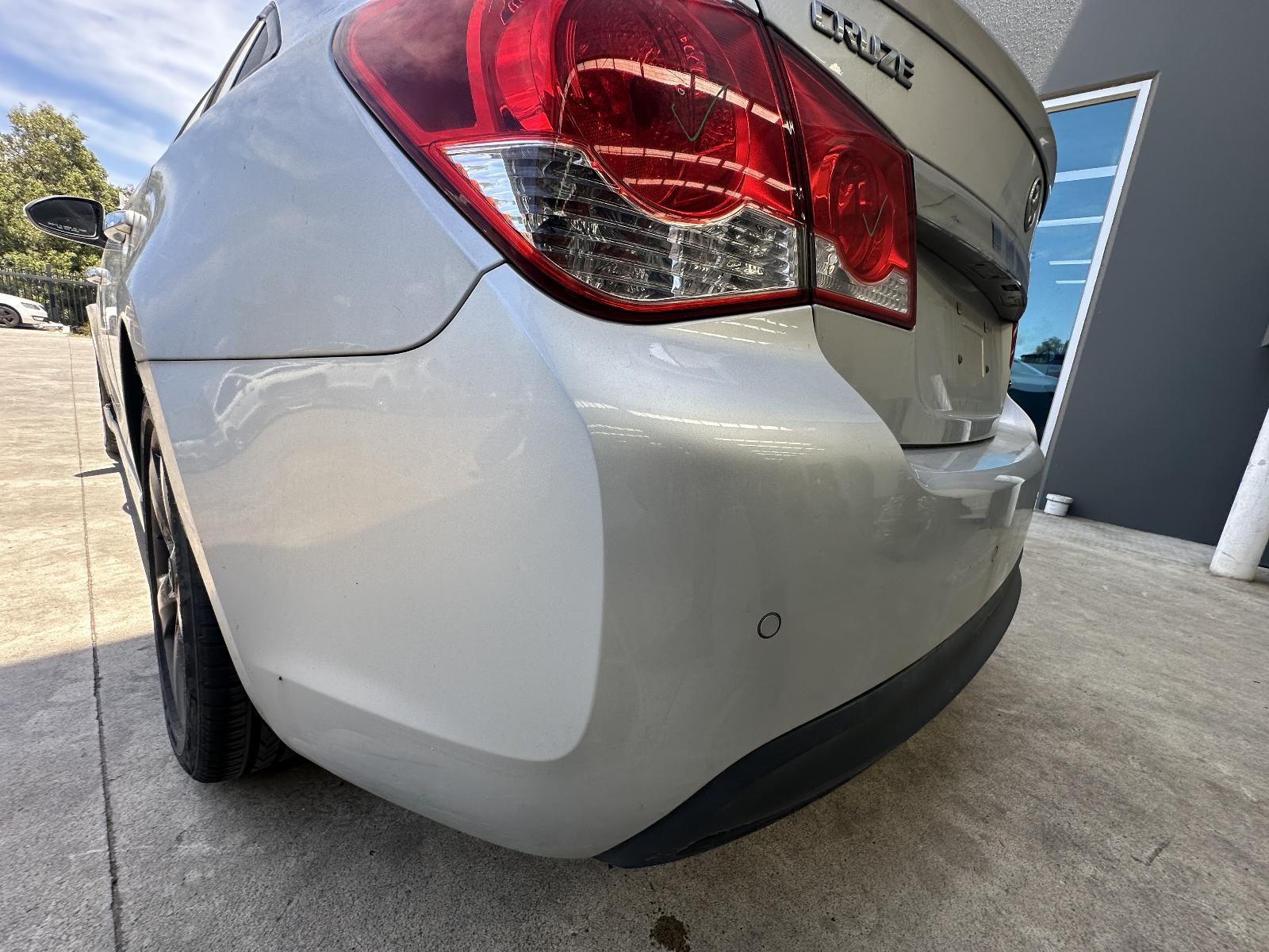 HOLDEN CRUZE JH 03/2011-01/2017 REAR BUMPER WITH PARK SENSOR SRi/SRi-V SEDAN - Image 10