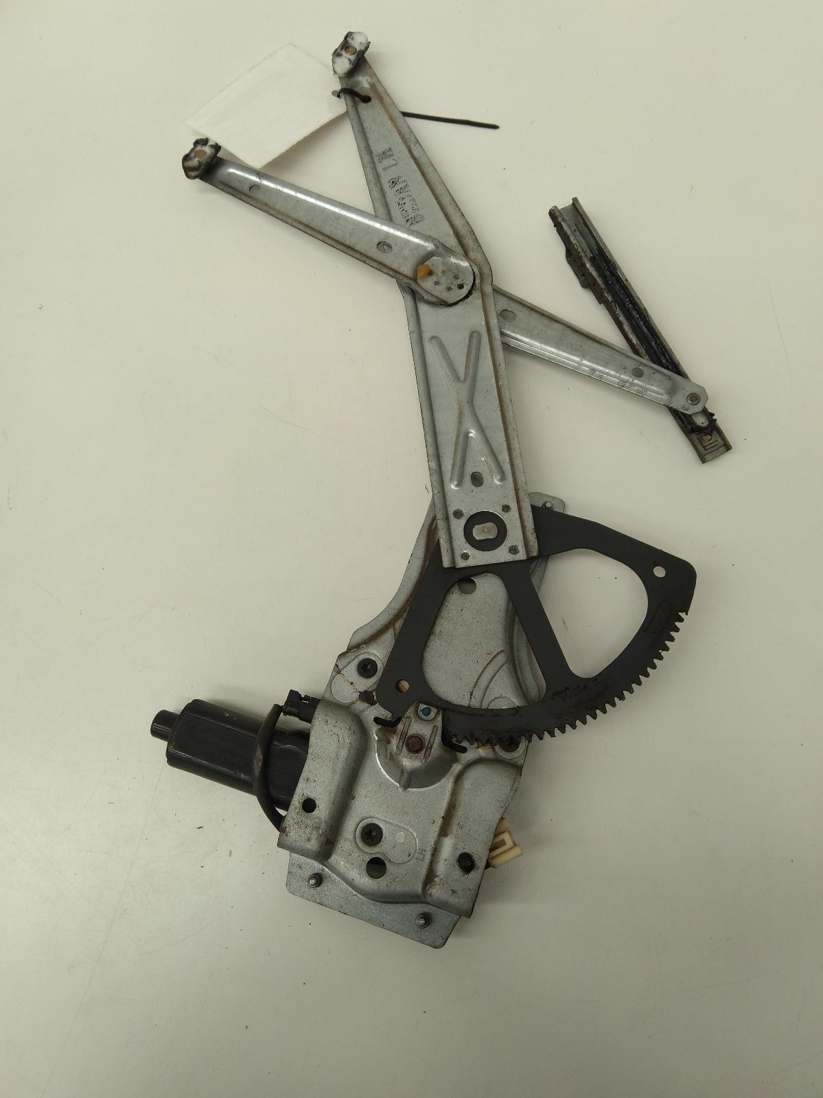 HOLDEN STATESMAN/CAPRICE WH-WL 06/1999-08/2006 LEFT FRONT WINDOW REG/MOTOR POWER