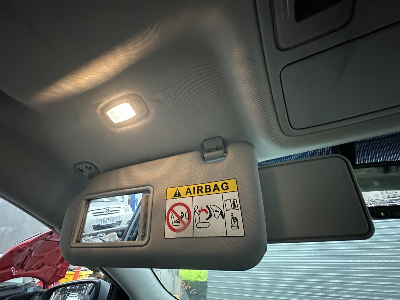HYUNDAI IX35 LM SERIES 11/09-01/16 LEFT SIDE SUN VISOR W/ LAMP & EXTENSION TYPE