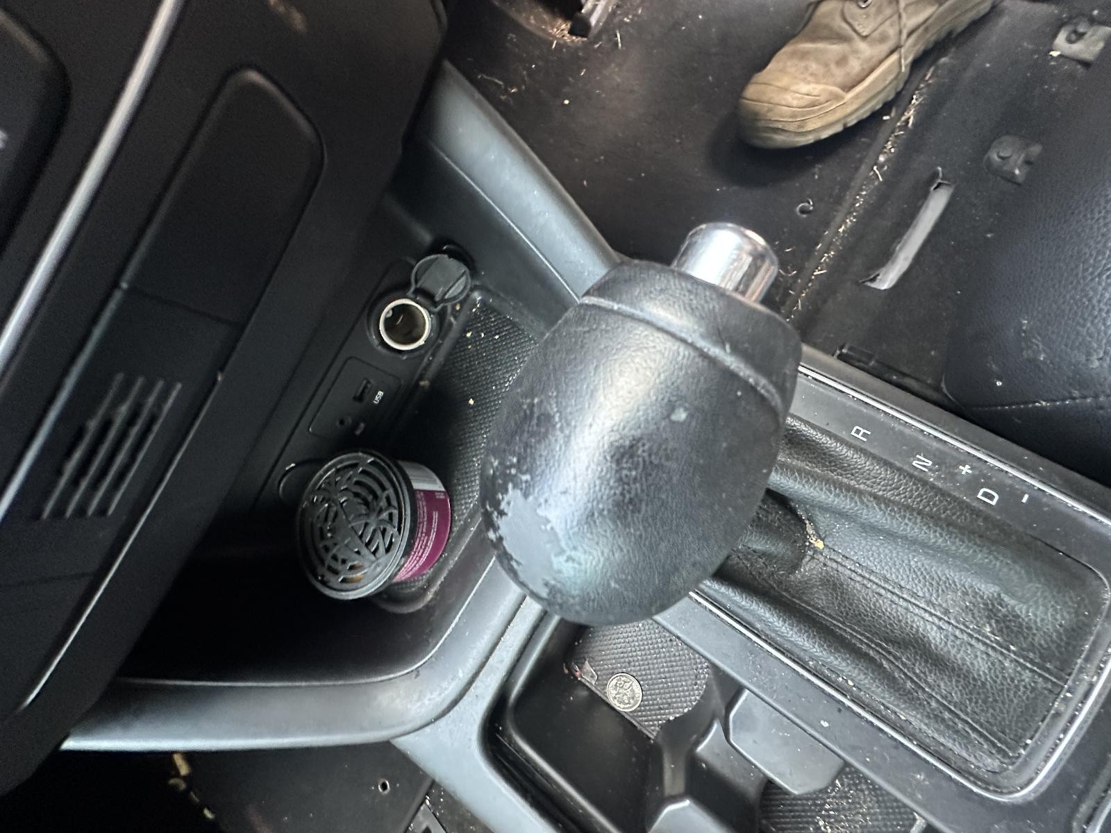 KIA SORENTO XM 10/2012-12/2014 GEAR SHIFTER