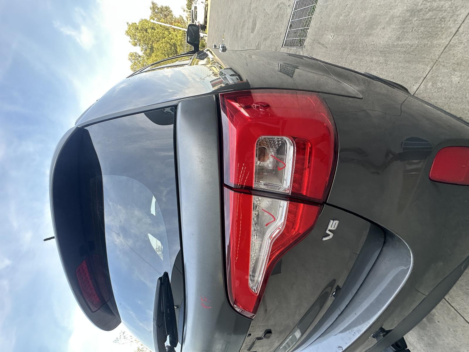 KIA SORENTO XM 10/2012-12/2014 RIGHT SIDE REAR GARNISH TAILGATE LAMP LED TYPE