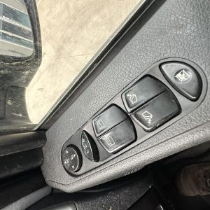 MERCEDES VIANO 639 07/2005-12/2014 RIGHT FRONT MASTER SWITCH A6395451213