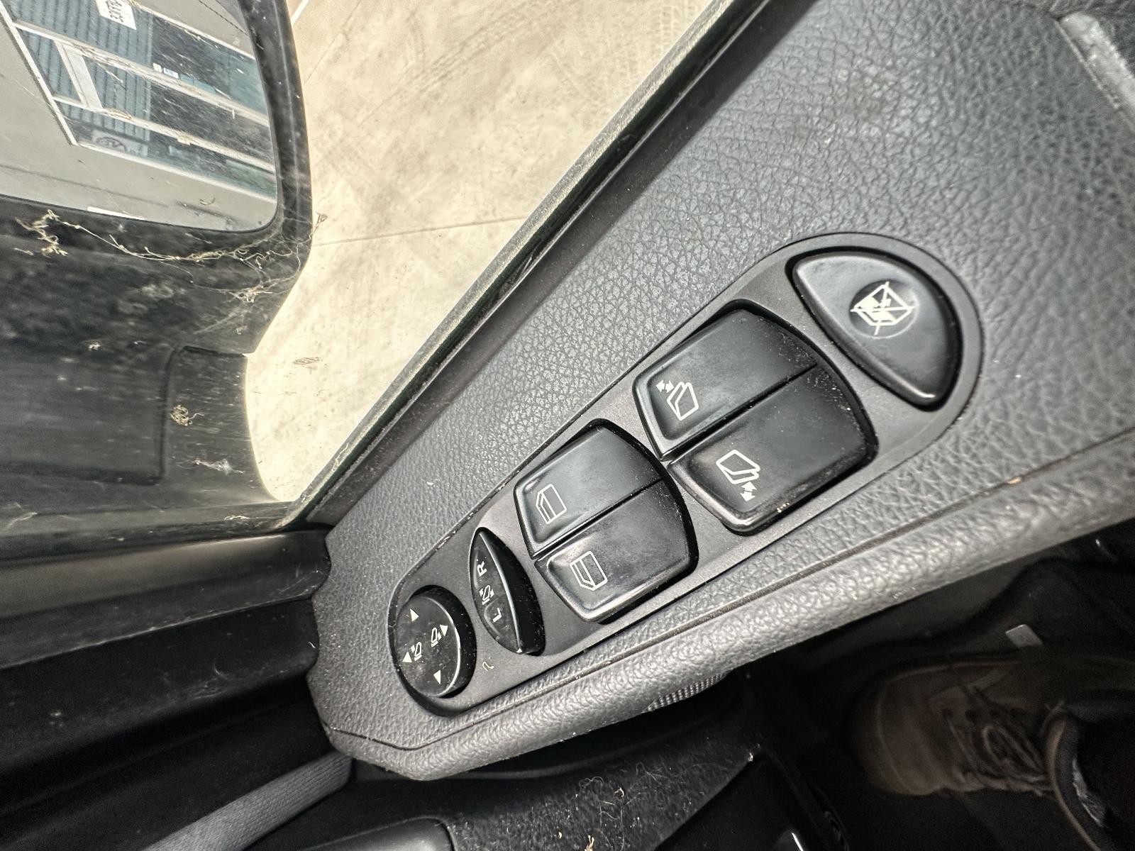 MERCEDES VIANO 639 07/2005-12/2014 RIGHT FRONT MASTER SWITCH A6395451213