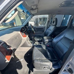 MITSUBISHI PAJERO NM-NP 05/2000-09/2006 LEFT FRONT SEAT LEATHER BLACK POWER TYPE