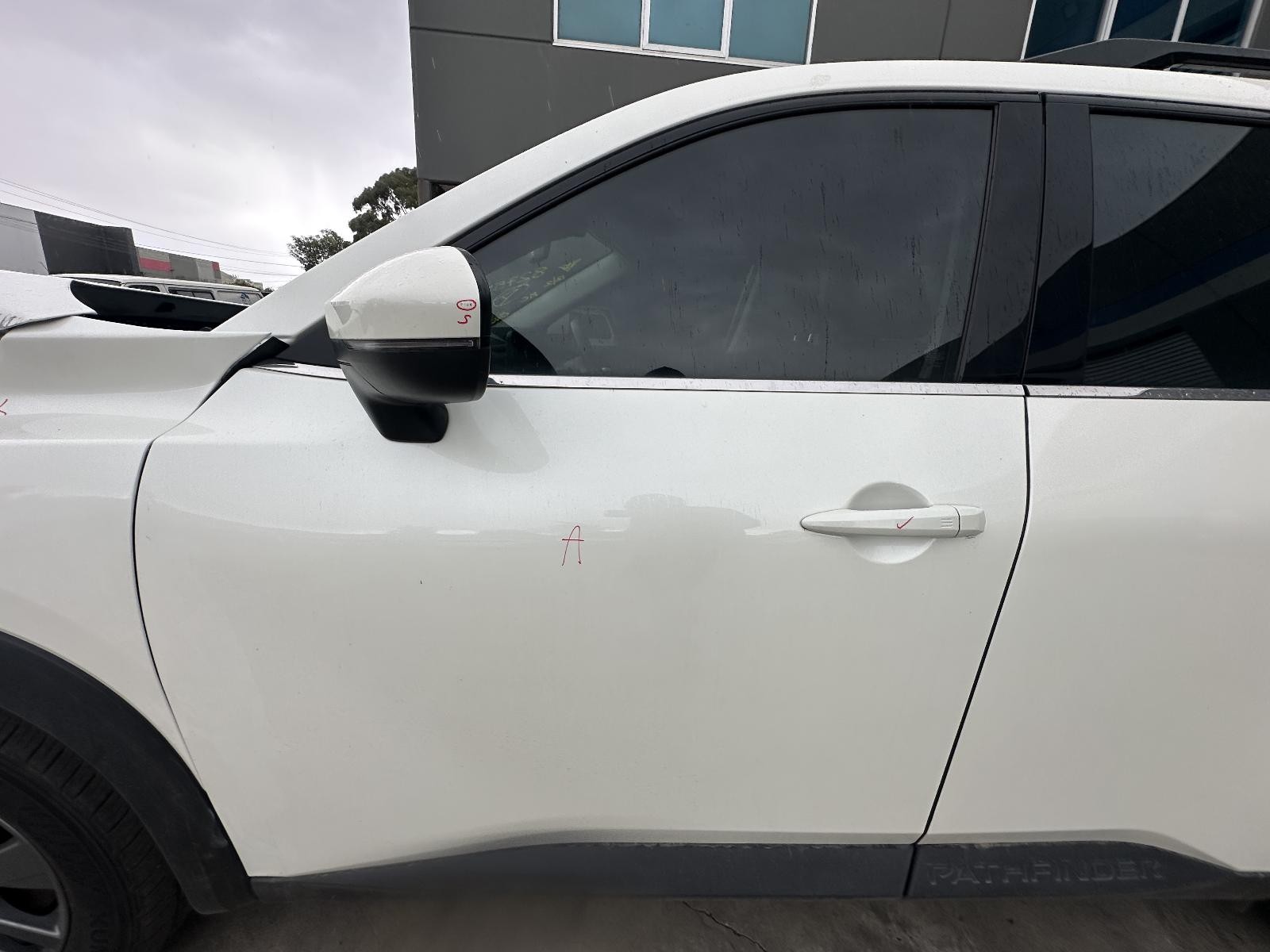 NISSAN PATHFINDER R53 07/2022-2026 LEFT FRONT DOOR WINDOW