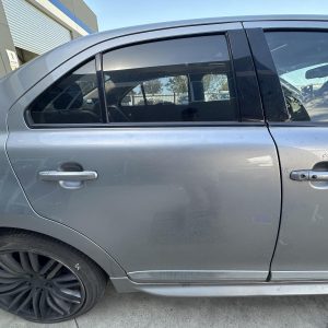 SUZUKI KIZASHI FR 12/2009-01/2017 RIGHT REAR DOOR WINDOW GREEN TINT TYPE