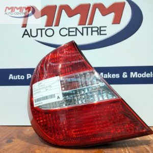 TOYOTA CAMRY LEFT TAILLIGHT SK36, REVERSE LAMP IN CENTRE, 08/02-09/04 02 03 04