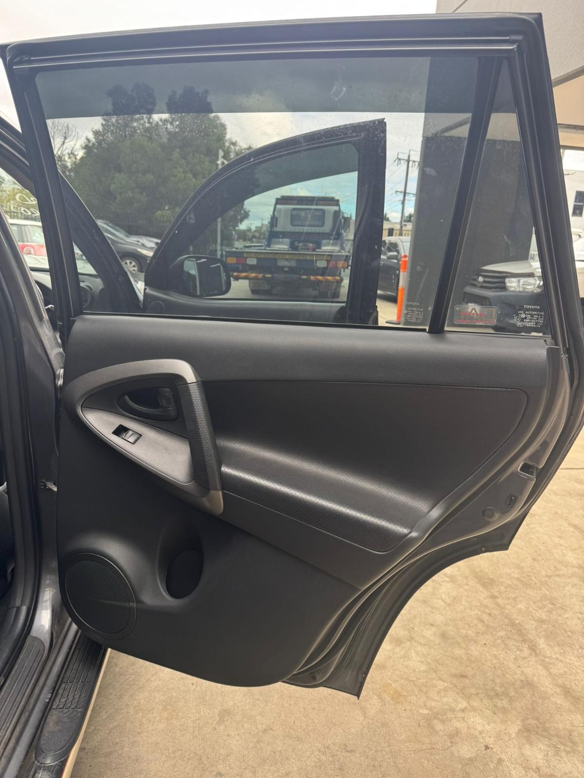 TOYOTA RAV4 ACA33/ACA38 11/2005-11/2012 RIGHT REAR DOOR TRIM LEATHER TYPE