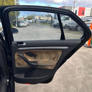 VOLKSWAGEN JETTA 1KM 02/2006-07/2011 RIGHT REAR DOOR TRIM GREY CLOTH