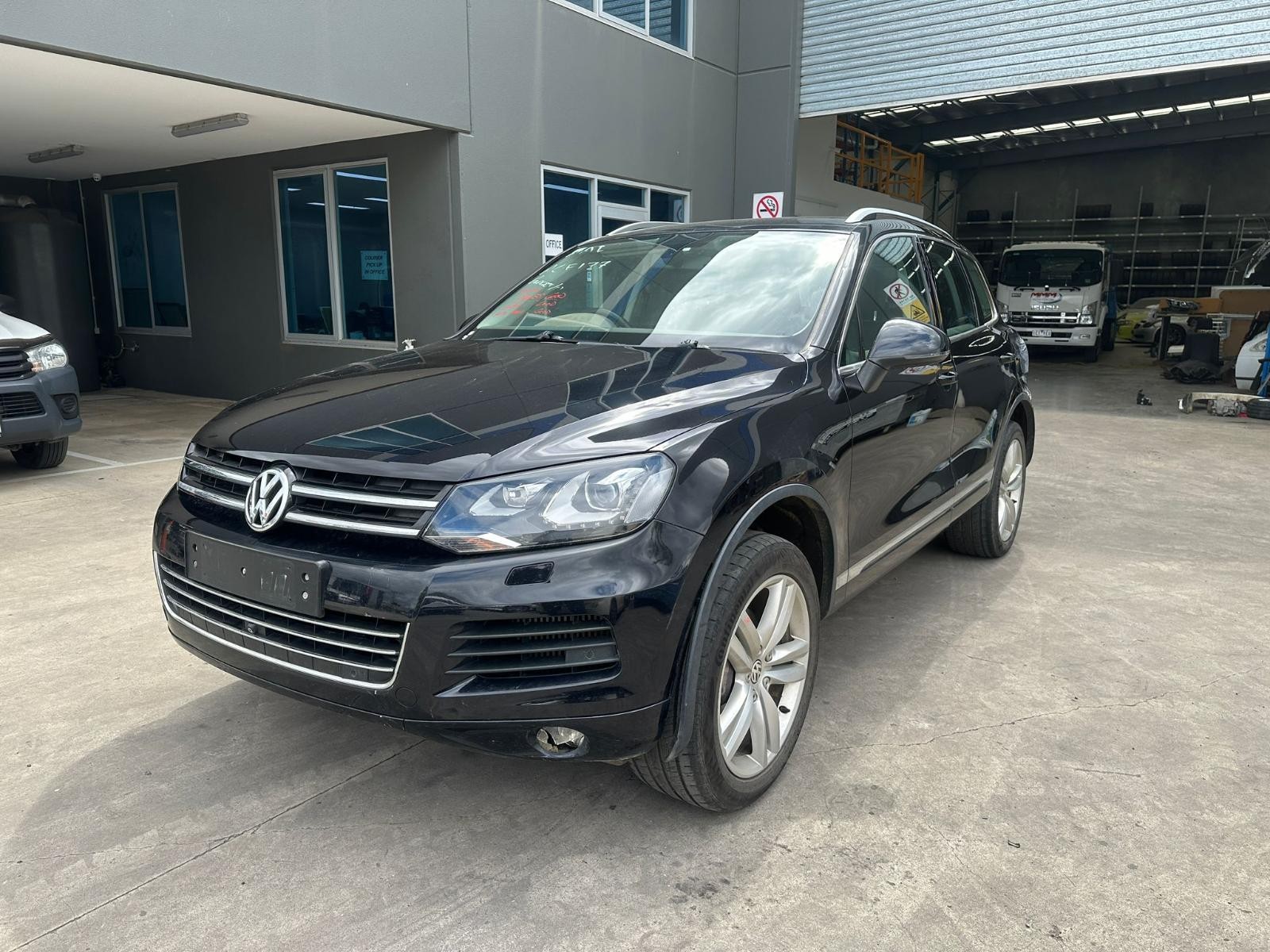 VOLKSWAGEN TOUAREG 7P 12/2010-04/2018 SPLIT CONSOLE LID - Image 4