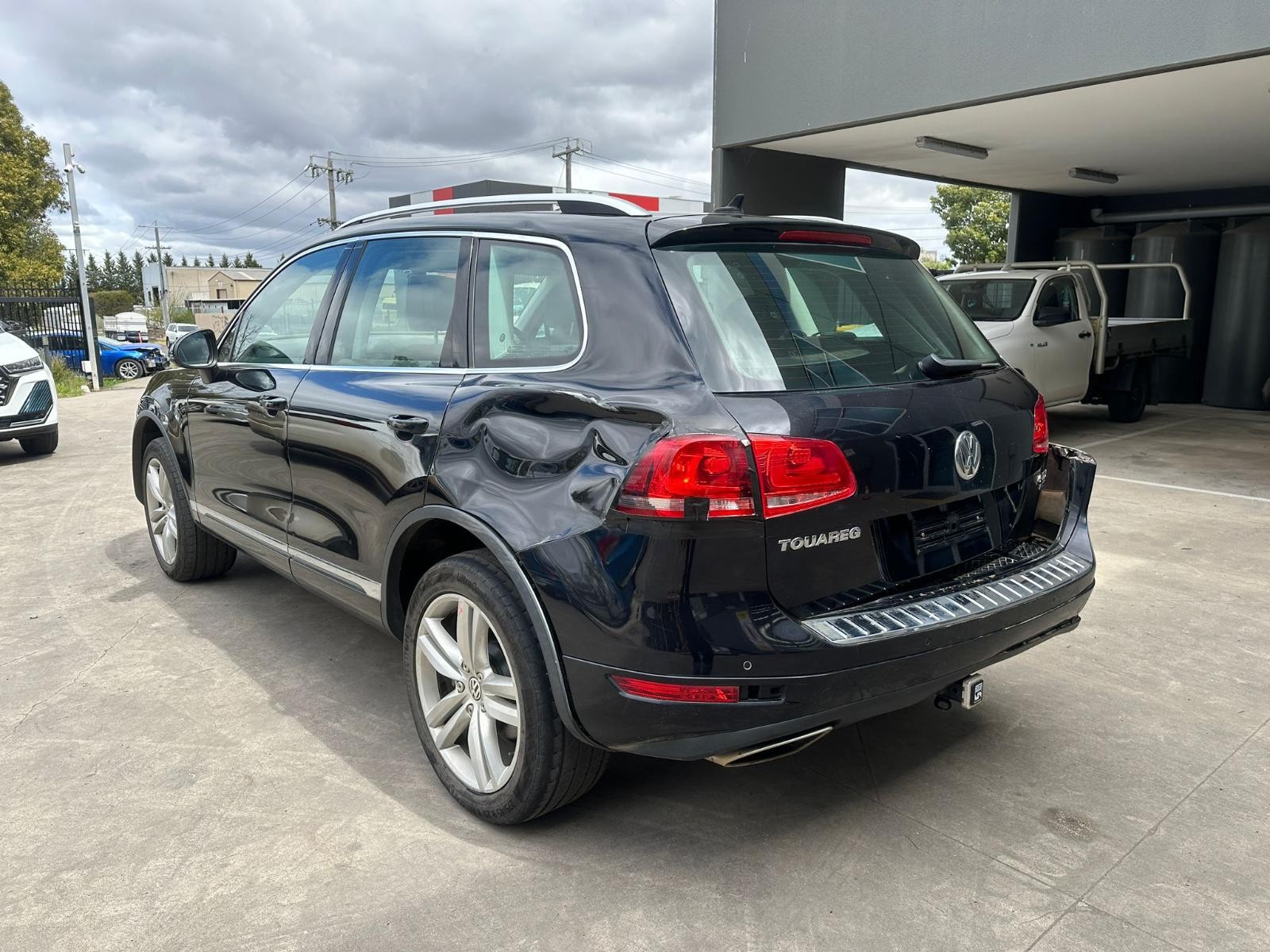 VOLKSWAGEN TOUAREG 7P 12/2010-04/2018 SPLIT CONSOLE LID - Image 5