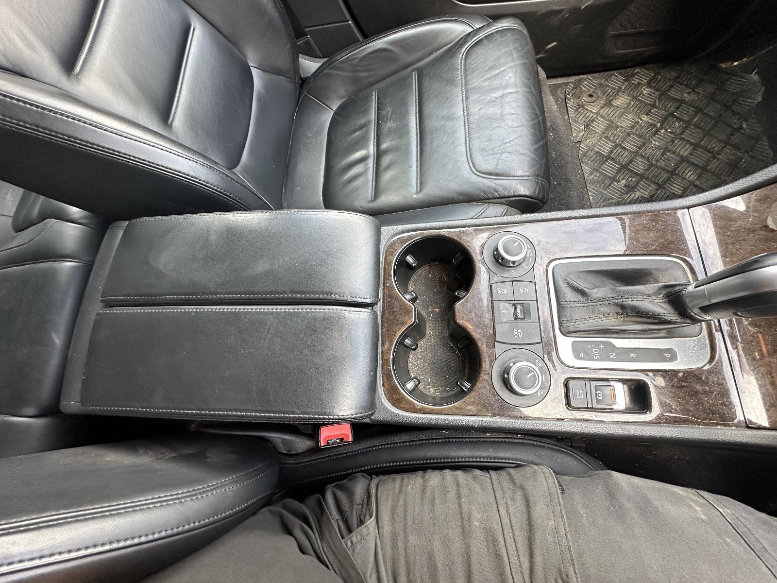 VOLKSWAGEN TOUAREG 7P 12/2010-04/2018 SPLIT CONSOLE LID