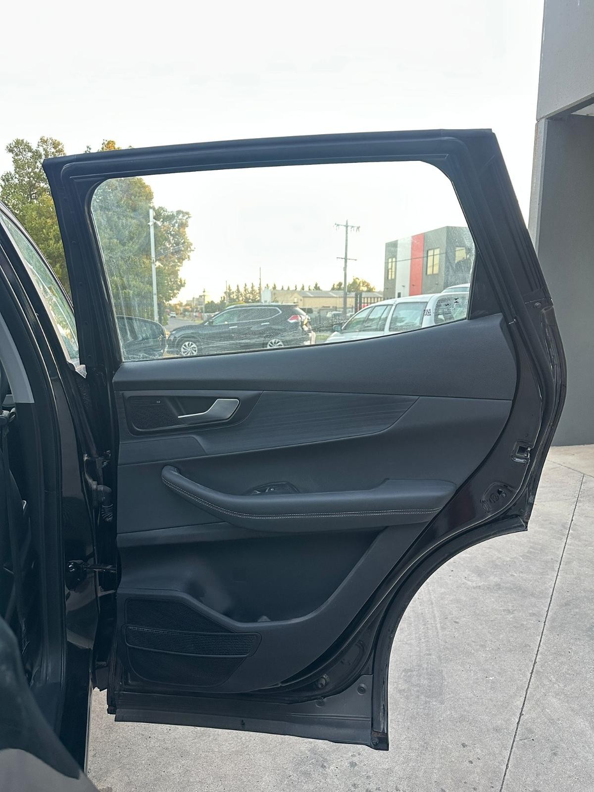 CHERY TIGGO 4 PRO 1ST GEN 06/2024-2026 RIGHT REAR DOOR TRIM