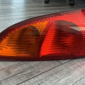 FORD FOCUS LEFT TAILLIGHT LR, HATCH, IN BODY, 01/01-06/05 01 02 03 04 05