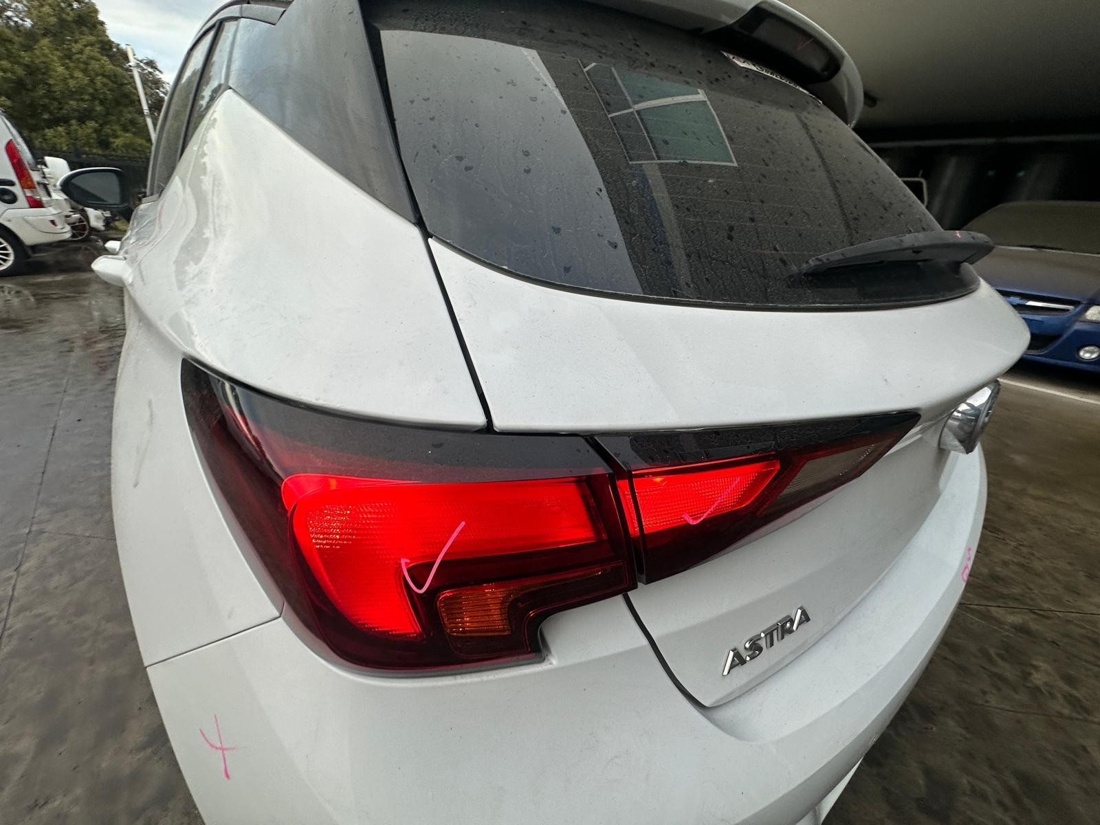 HOLDEN ASTRA BK 09/2016-12/2020 LEFT SIDE REAR GARNISH TAILGATE LAMP R/RS